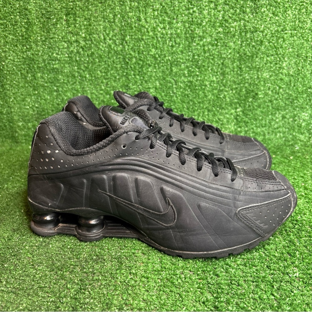 Nike‎ Shox R4 Triple Black Running Shoes Womens Size 7.5 (Men 6)